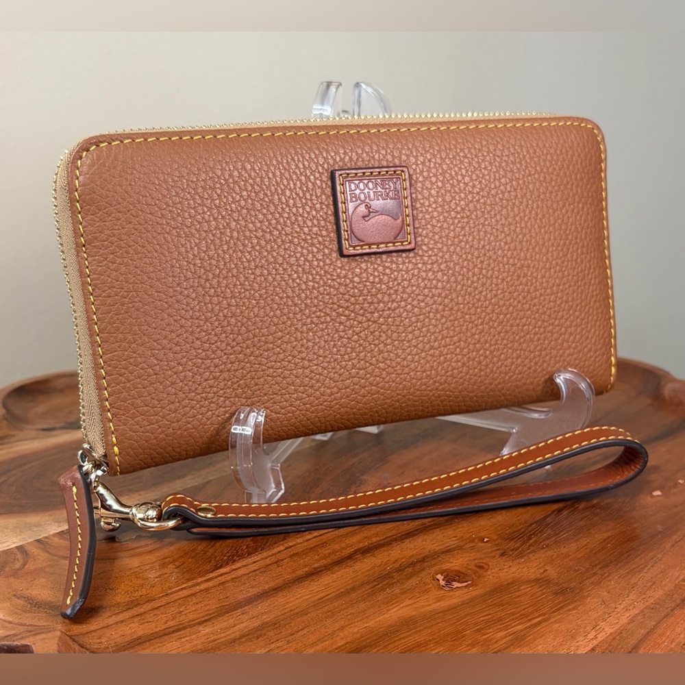 Dooney & Bourke Zip Around Wallet Wristlet Carmel Brown Pebble Leather NWOT - Picture 4 of 16